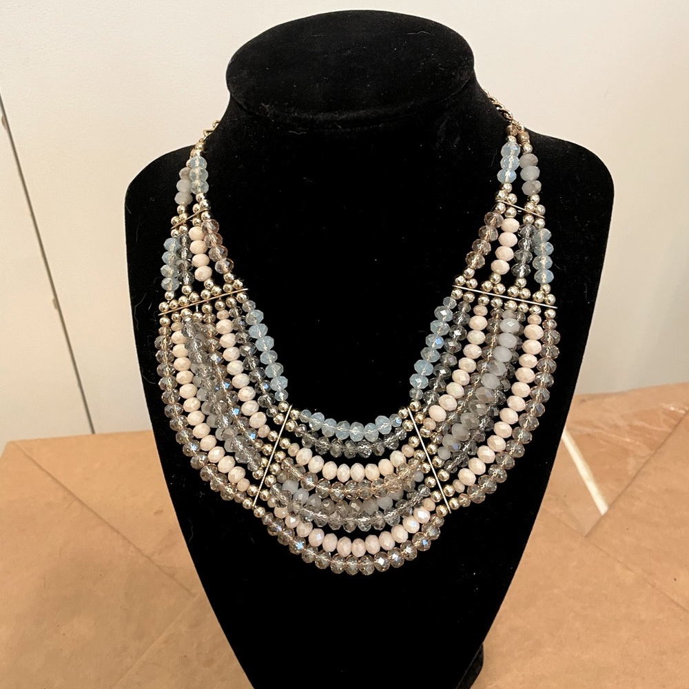 Neck lace